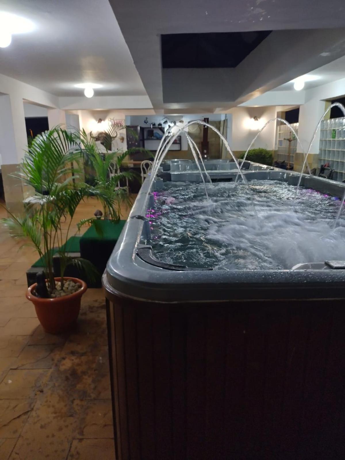 Florances Rest House ไนโรบี ภายนอก รูปภาพ