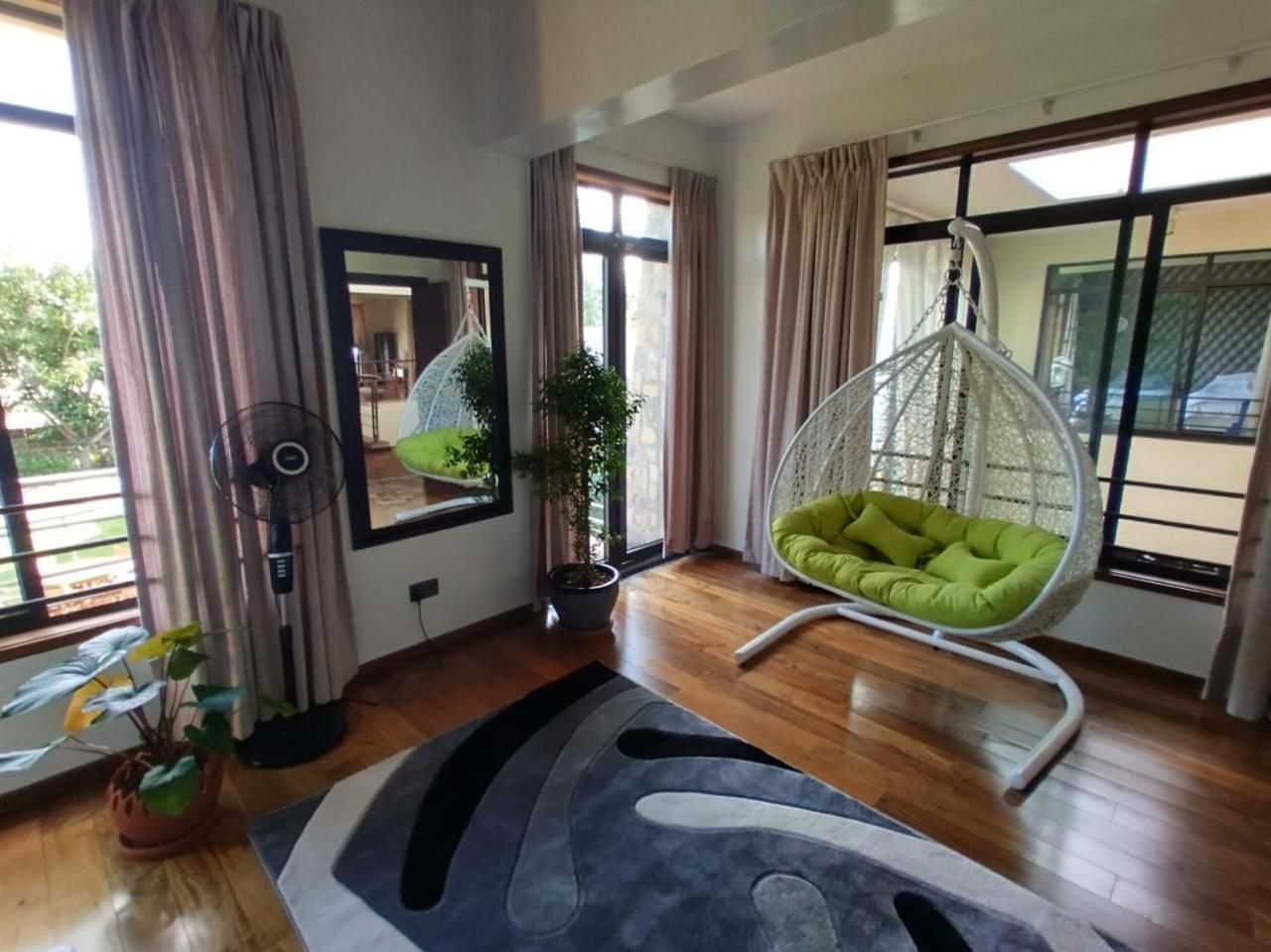 Florances Rest House ไนโรบี ภายนอก รูปภาพ